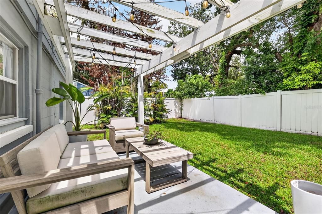 For Sale: $389,900 (2 beds, 1 baths, 783 Square Feet)