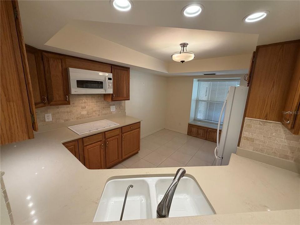 For Rent: $2,350 (2 beds, 2 baths, 1380 Square Feet)