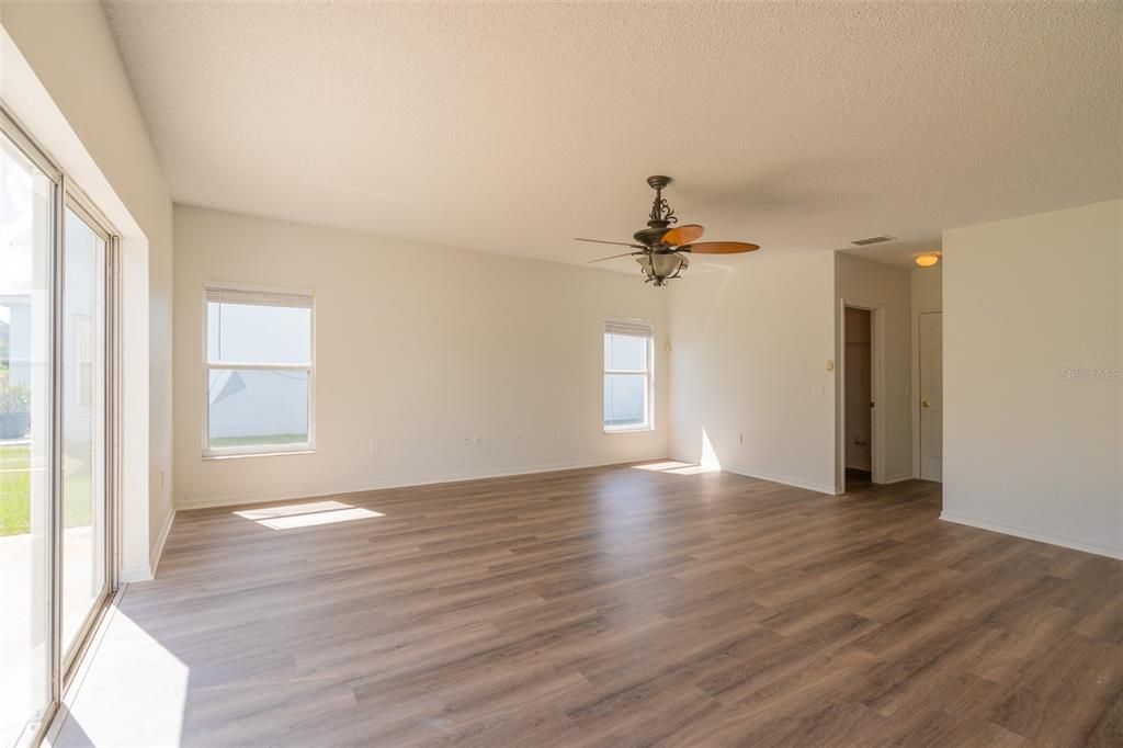 En Venta: $399,000 (4 camas, 3 baños, 2847 Pies cuadrados)