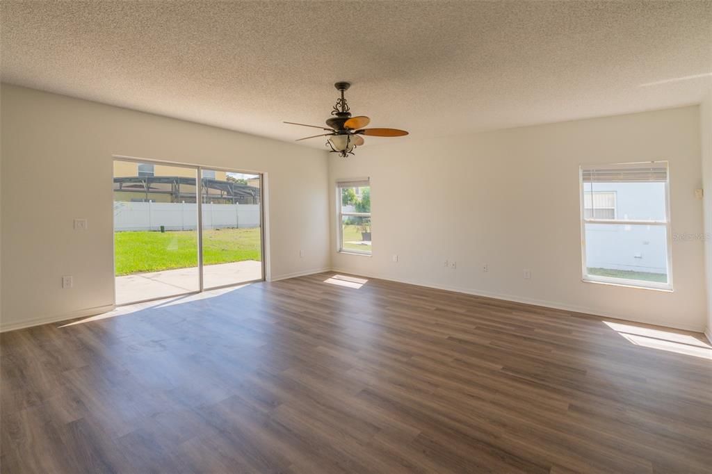 En Venta: $399,000 (4 camas, 3 baños, 2847 Pies cuadrados)