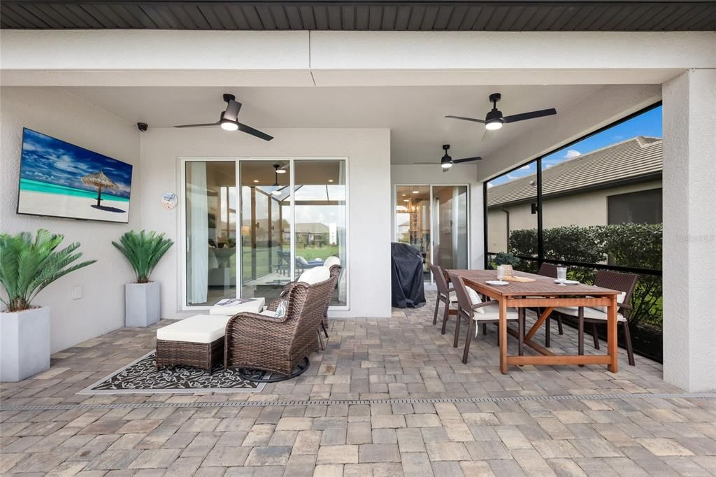 For Sale: $639,000 (3 beds, 2 baths, 2333 Square Feet)
