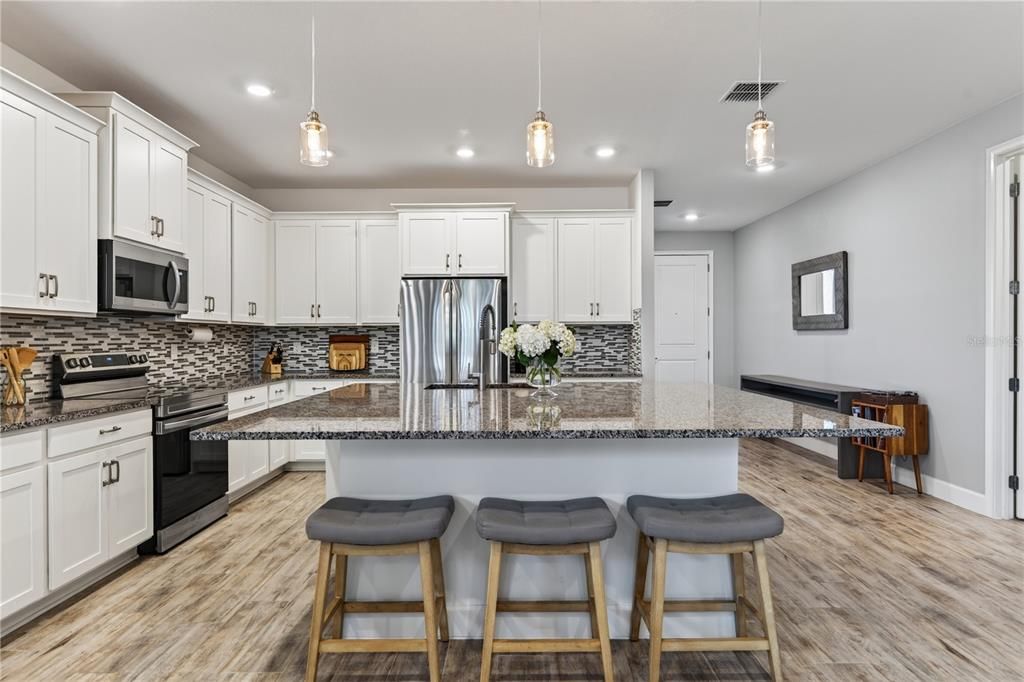 For Sale: $450,000 (4 beds, 3 baths, 2375 Square Feet)