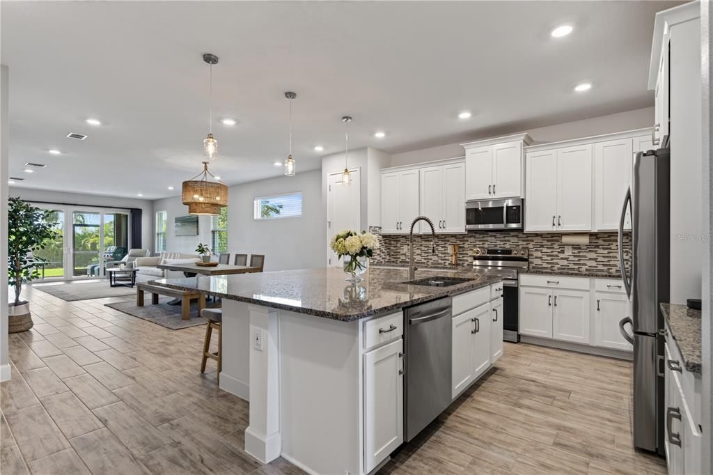 For Sale: $450,000 (4 beds, 3 baths, 2375 Square Feet)