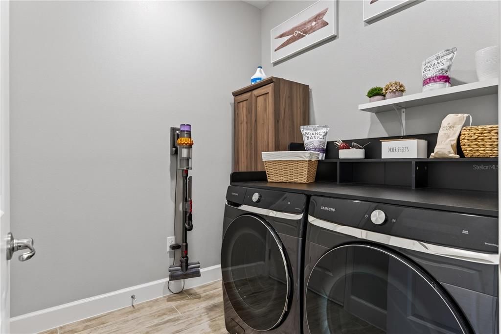 For Sale: $450,000 (4 beds, 3 baths, 2375 Square Feet)