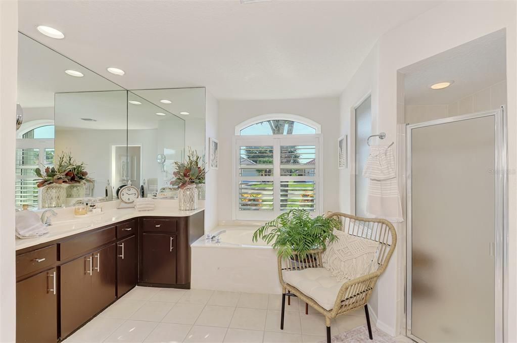 For Sale: $599,000 (3 beds, 2 baths, 2285 Square Feet)
