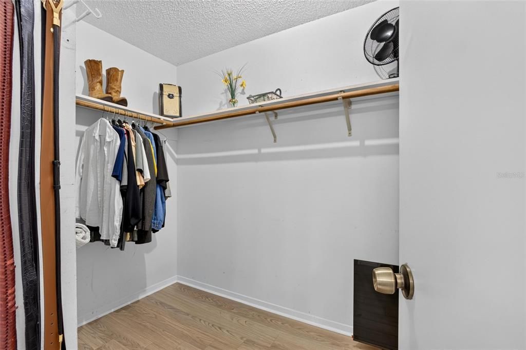 Activo con contrato: $540,000 (3 camas, 2 baños, 1550 Pies cuadrados)