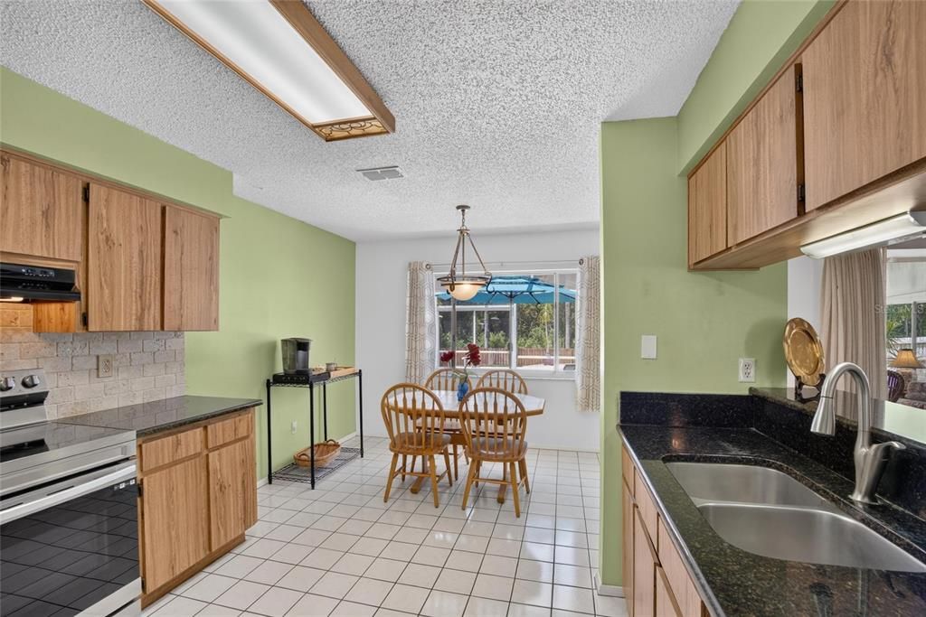 Activo con contrato: $540,000 (3 camas, 2 baños, 1550 Pies cuadrados)