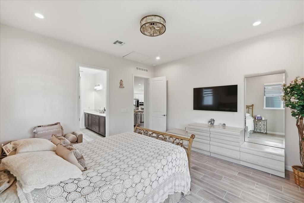 En Renta: $4,550 (5 camas, 4 baños, 3400 Pies cuadrados)
