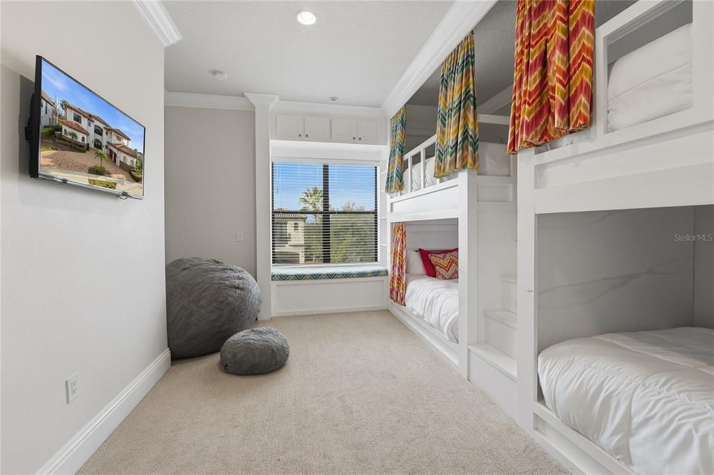 For Sale: $5,350,000 (8 beds, 9 baths, 8000 Square Feet)