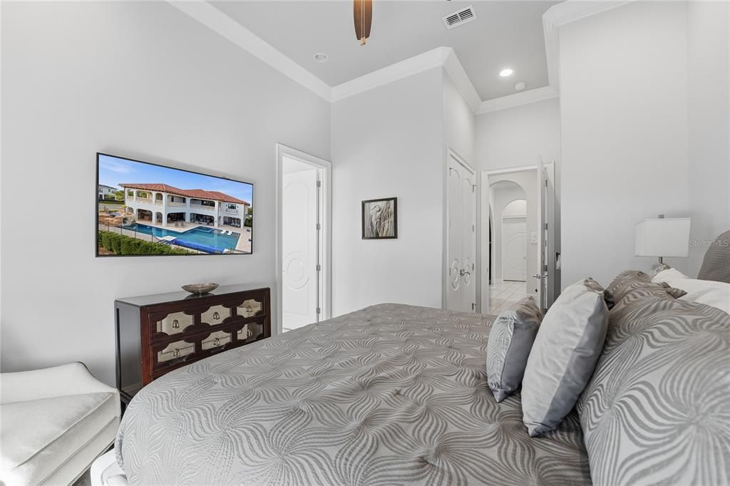 For Sale: $5,350,000 (8 beds, 9 baths, 8000 Square Feet)