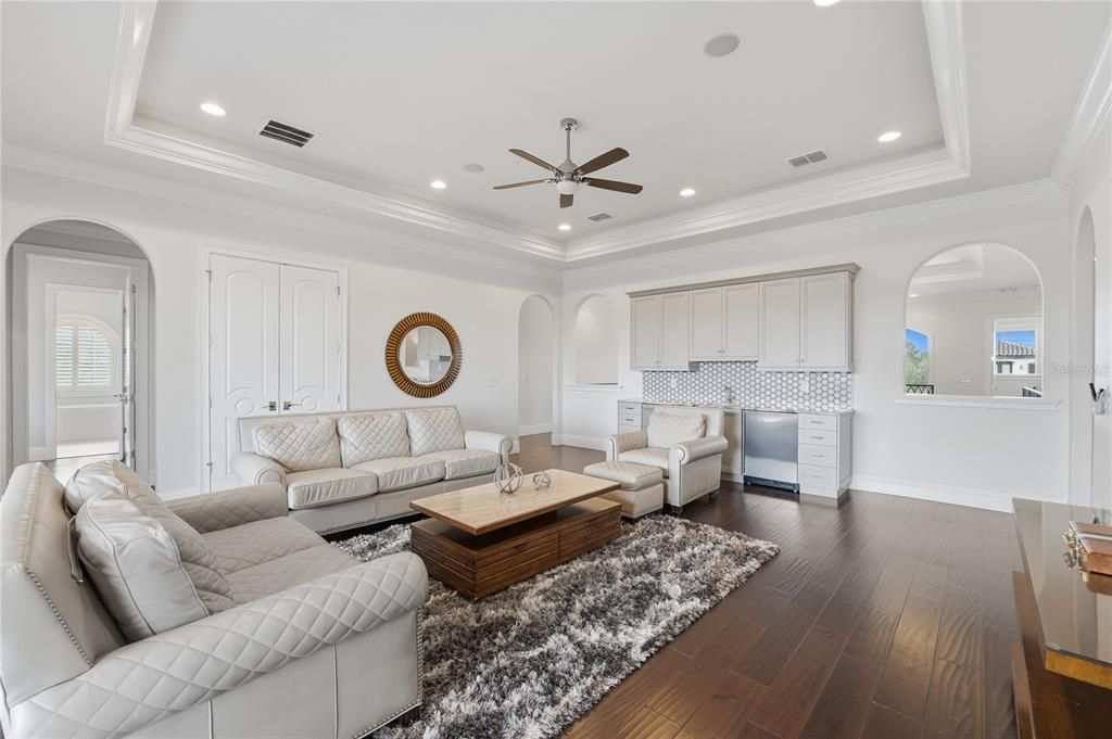 For Sale: $5,350,000 (8 beds, 9 baths, 8000 Square Feet)