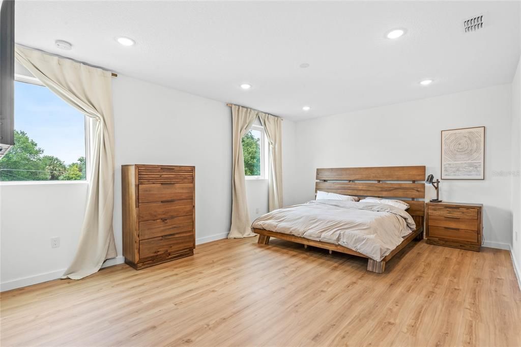 For Sale: $1,350,000 (4 beds, 4 baths, 2998 Square Feet)
