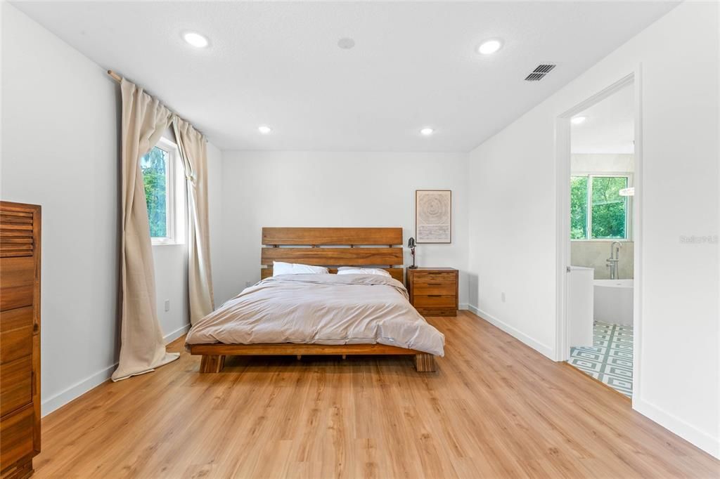 For Sale: $1,350,000 (4 beds, 4 baths, 2998 Square Feet)