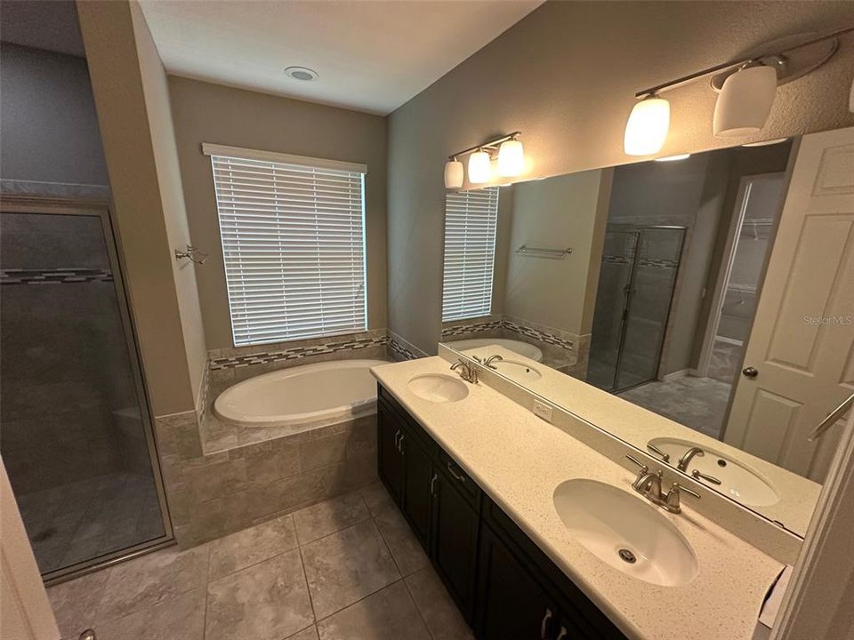 For Rent: $2,990 (4 beds, 2 baths, 2671 Square Feet)