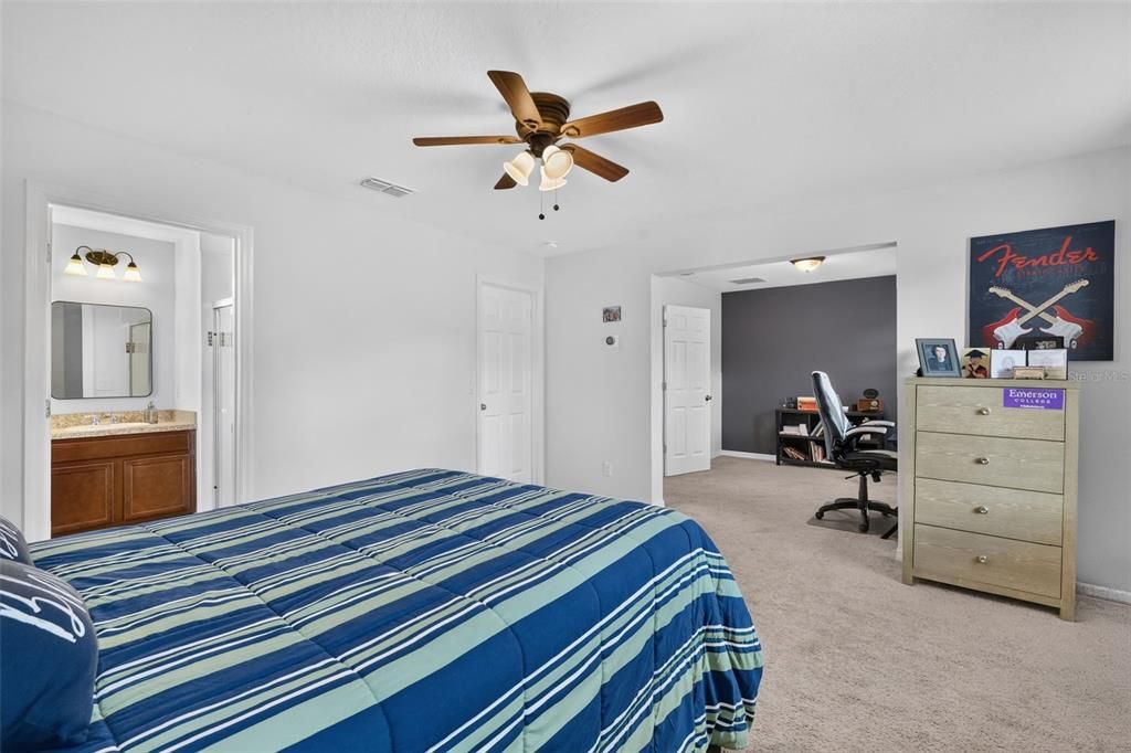 For Sale: $450,000 (4 beds, 3 baths, 2584 Square Feet)