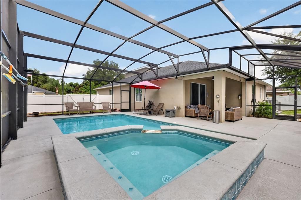 For Sale: $450,000 (4 beds, 3 baths, 2584 Square Feet)