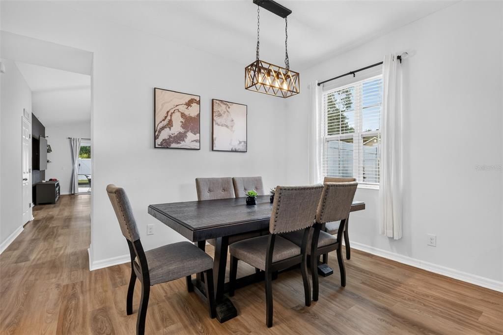 For Sale: $450,000 (4 beds, 3 baths, 2584 Square Feet)