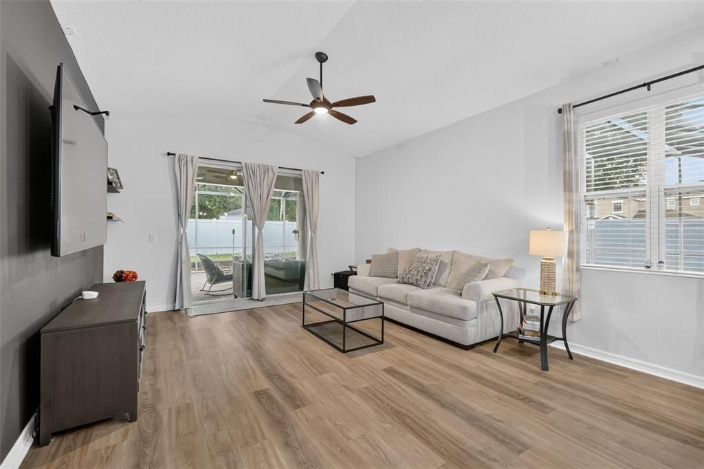 For Sale: $450,000 (4 beds, 3 baths, 2584 Square Feet)
