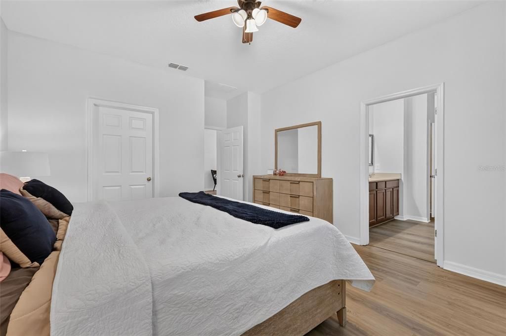 For Sale: $450,000 (4 beds, 3 baths, 2584 Square Feet)
