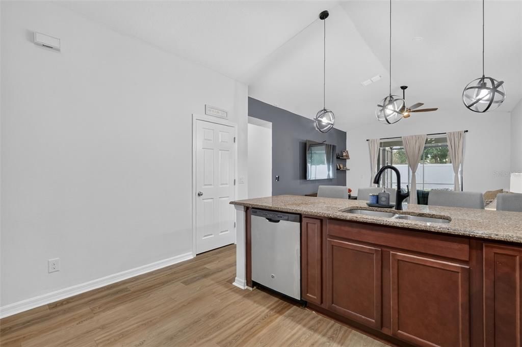For Sale: $450,000 (4 beds, 3 baths, 2584 Square Feet)