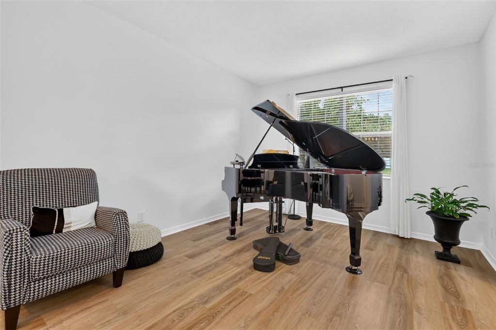 For Sale: $450,000 (4 beds, 3 baths, 2584 Square Feet)
