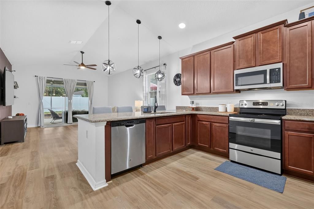 For Sale: $450,000 (4 beds, 3 baths, 2584 Square Feet)
