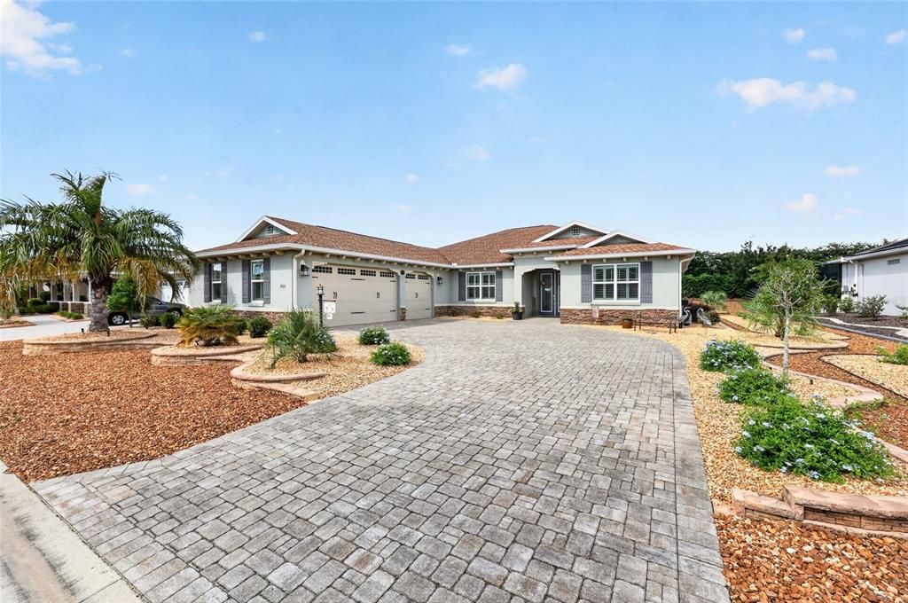 For Sale: $485,000 (3 beds, 2 baths, 2647 Square Feet)