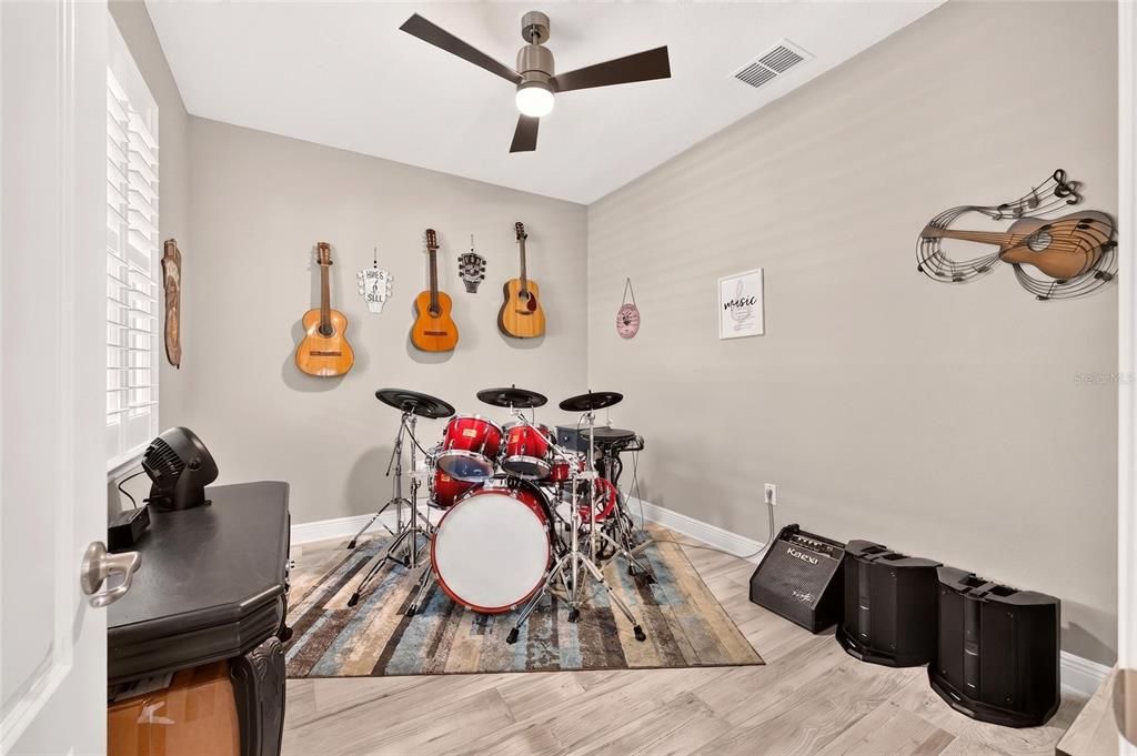 For Sale: $485,000 (3 beds, 2 baths, 2647 Square Feet)