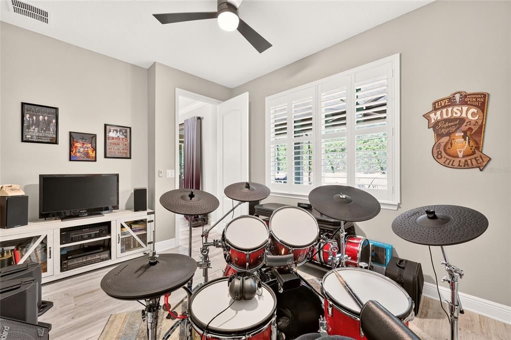 For Sale: $485,000 (3 beds, 2 baths, 2647 Square Feet)