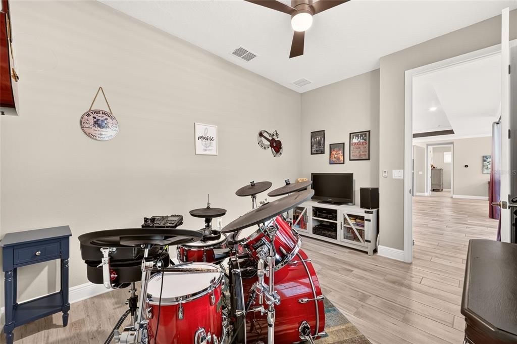 For Sale: $485,000 (3 beds, 2 baths, 2647 Square Feet)