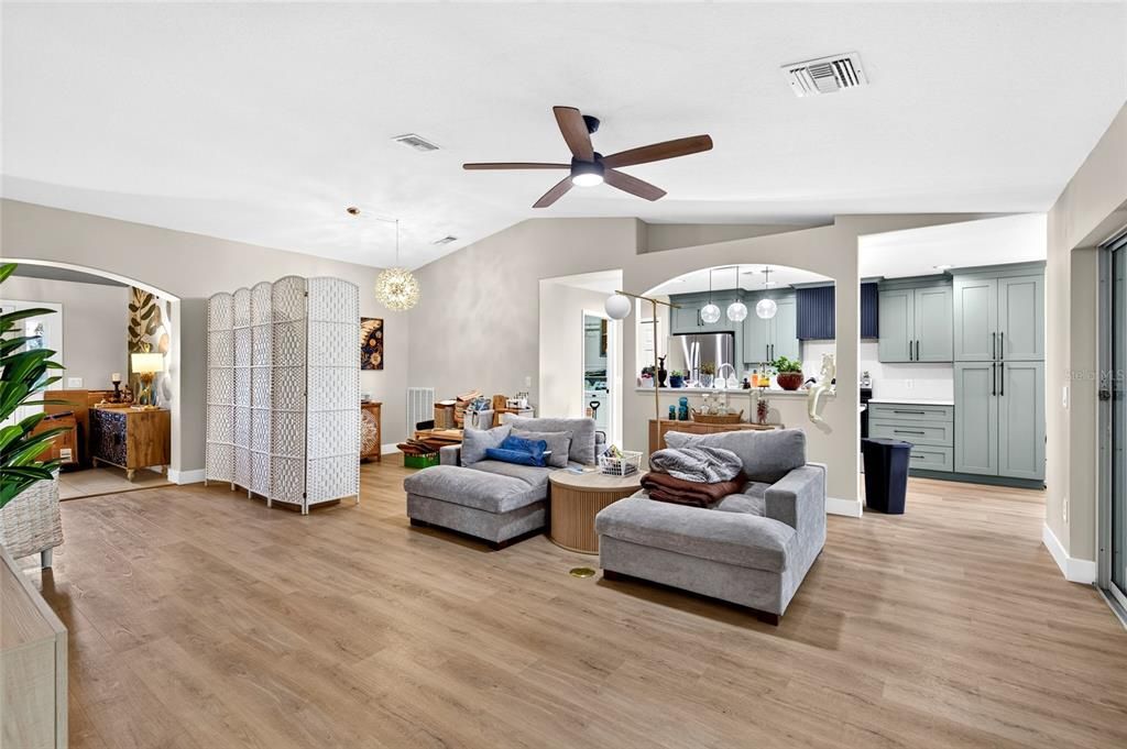 For Sale: $260,000 (3 beds, 2 baths, 1647 Square Feet)