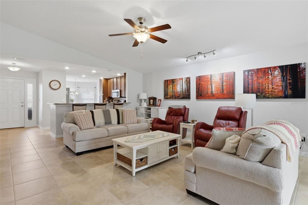 For Sale: $310,000 (3 beds, 2 baths, 1655 Square Feet)