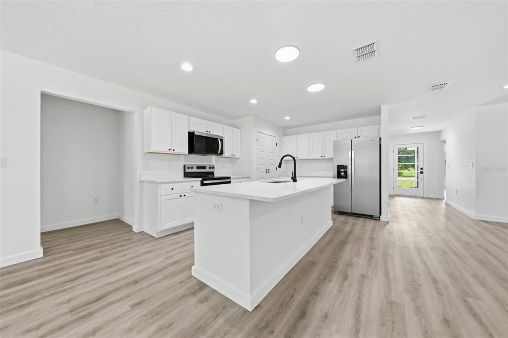 For Sale: $369,900 (3 beds, 3 baths, 1907 Square Feet)