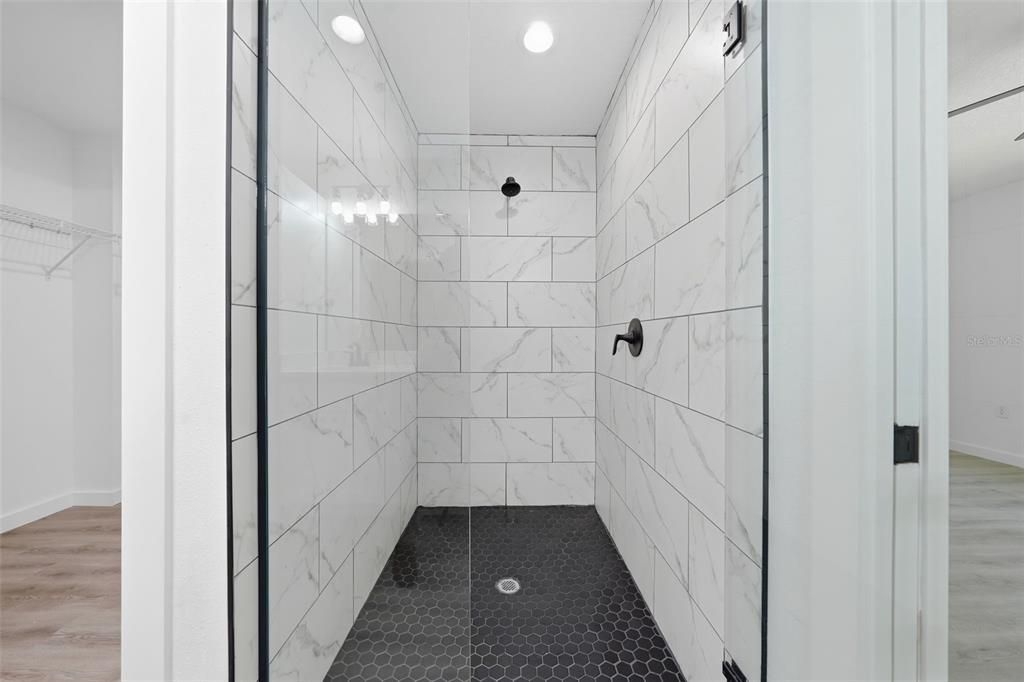 For Sale: $369,900 (3 beds, 3 baths, 1907 Square Feet)