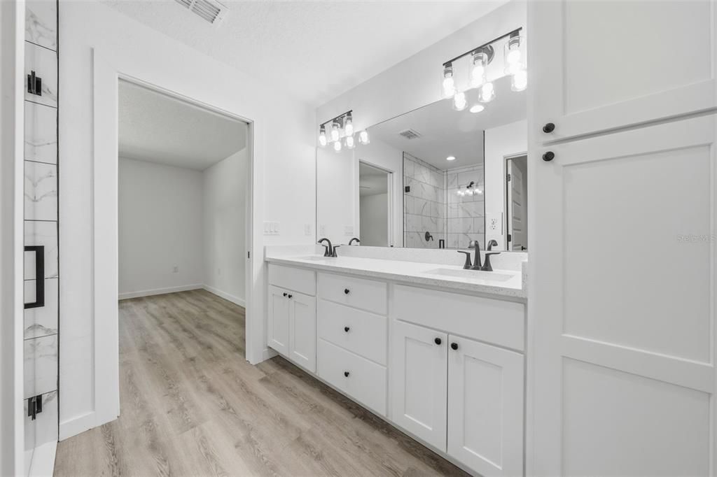For Sale: $369,900 (3 beds, 3 baths, 1907 Square Feet)