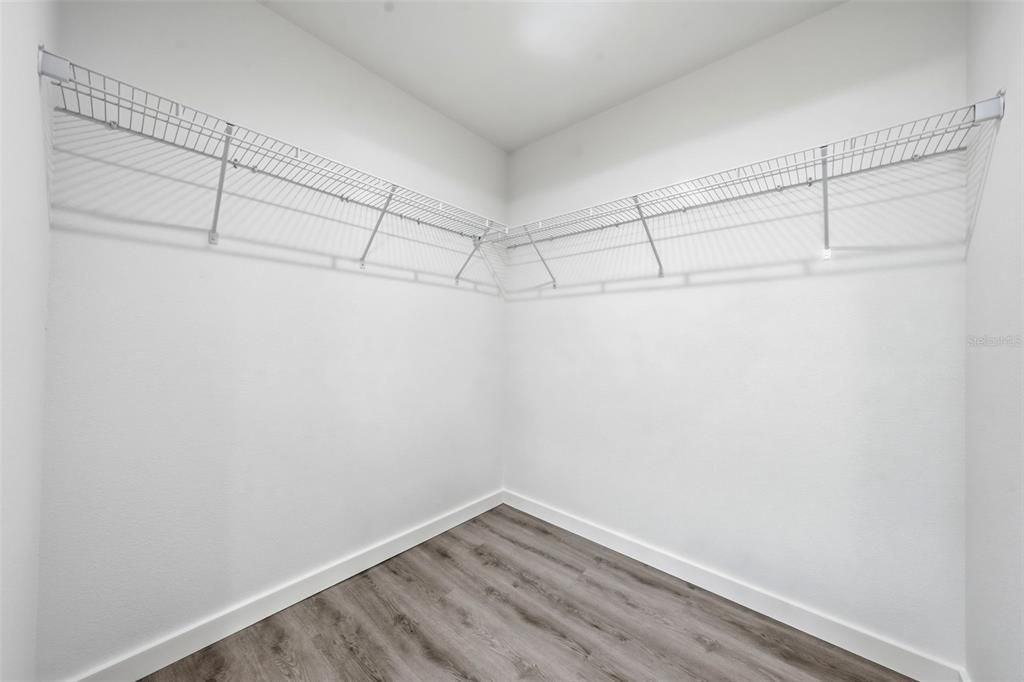 For Sale: $369,900 (3 beds, 3 baths, 1907 Square Feet)