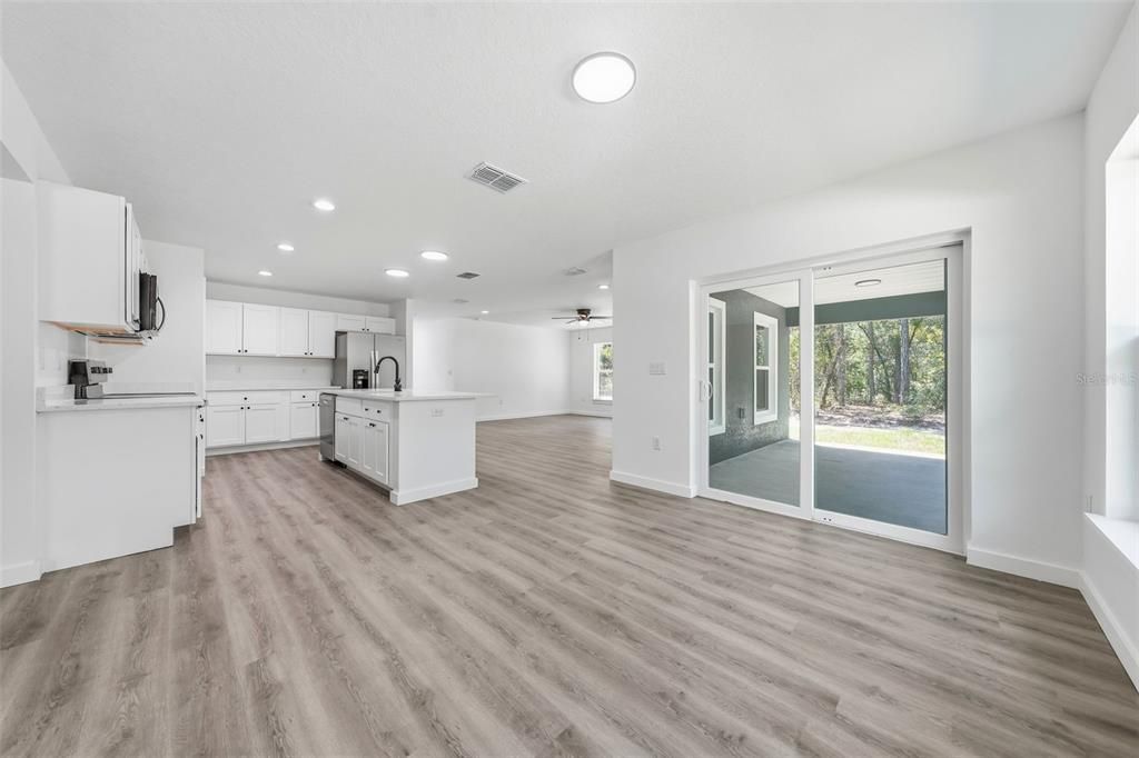 For Sale: $369,900 (3 beds, 3 baths, 1907 Square Feet)