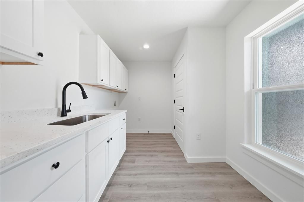 For Sale: $369,900 (3 beds, 3 baths, 1907 Square Feet)