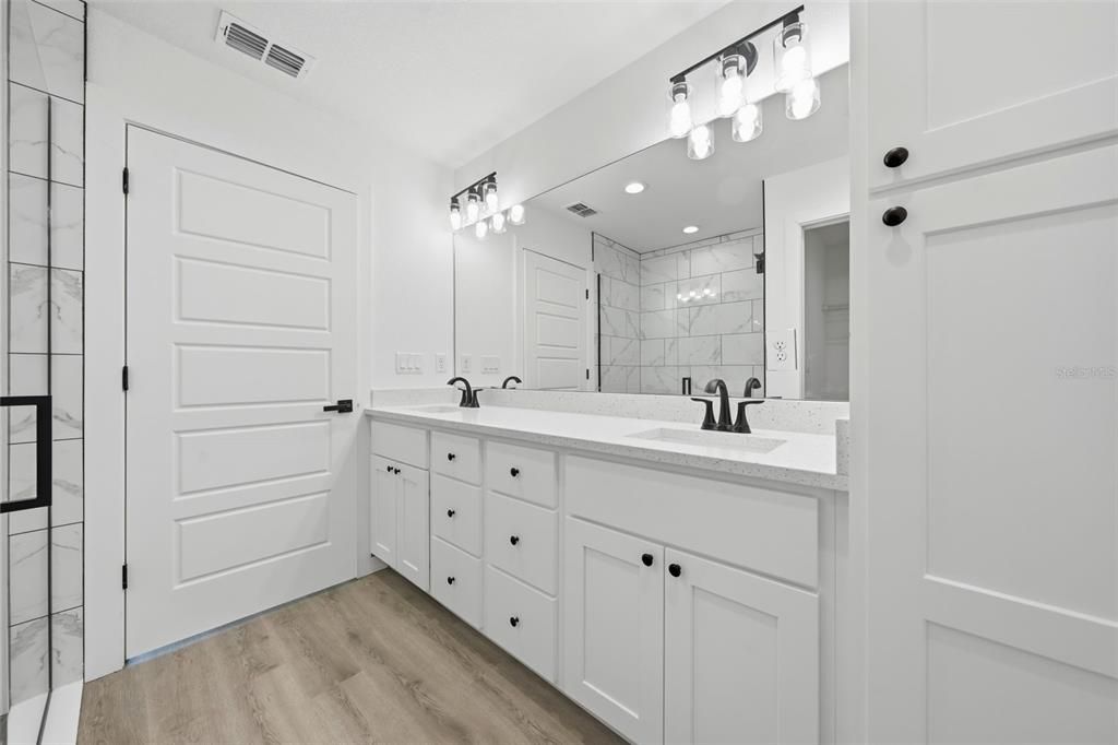 For Sale: $369,900 (3 beds, 3 baths, 1907 Square Feet)