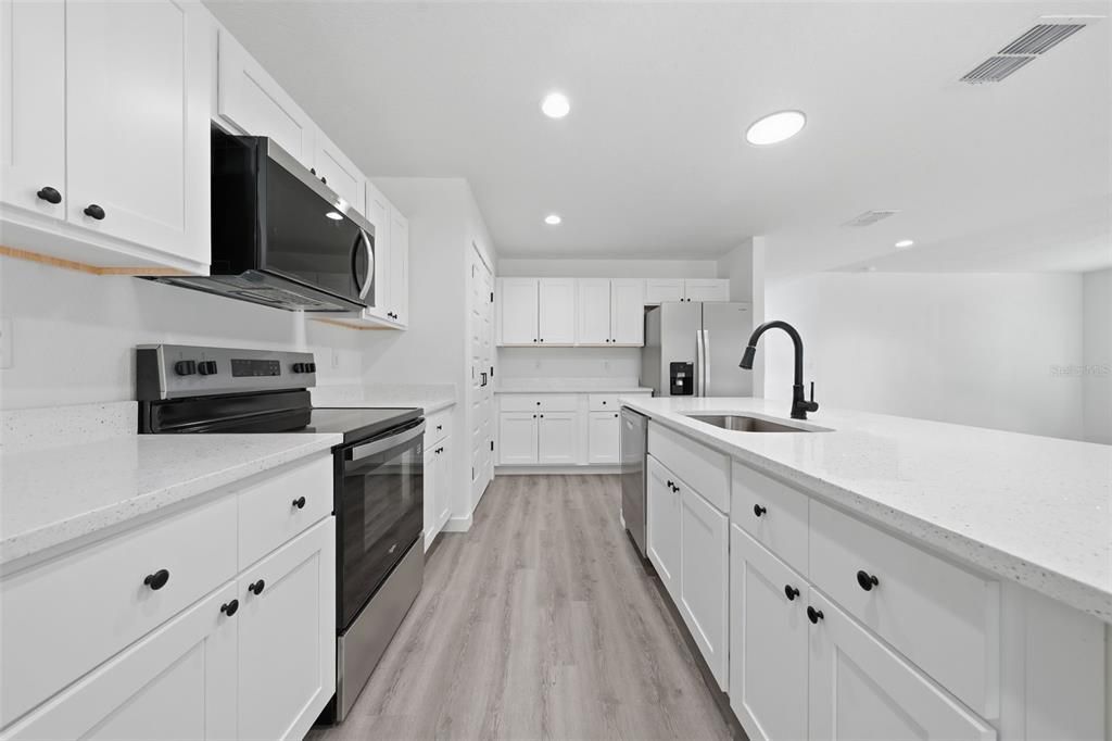 For Sale: $369,900 (3 beds, 3 baths, 1907 Square Feet)