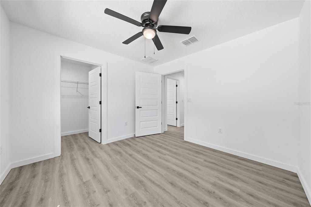 For Sale: $369,900 (3 beds, 3 baths, 1907 Square Feet)
