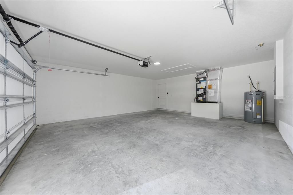 For Sale: $369,900 (3 beds, 3 baths, 1907 Square Feet)