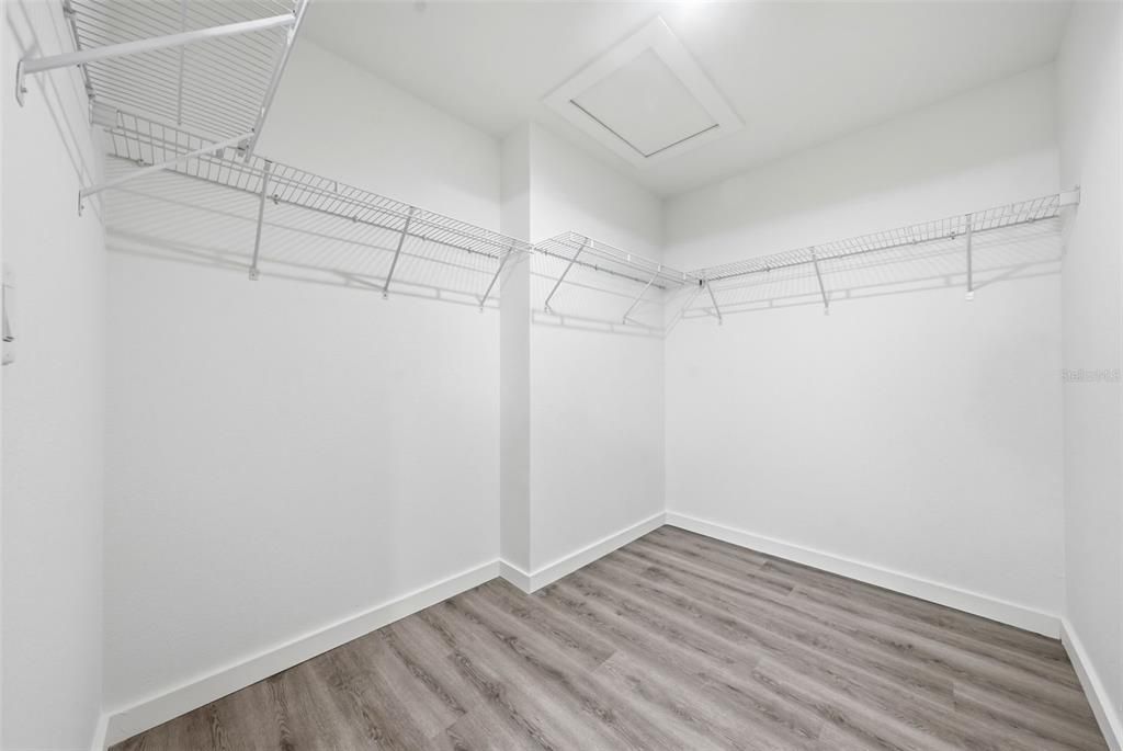 For Sale: $369,900 (3 beds, 3 baths, 1907 Square Feet)