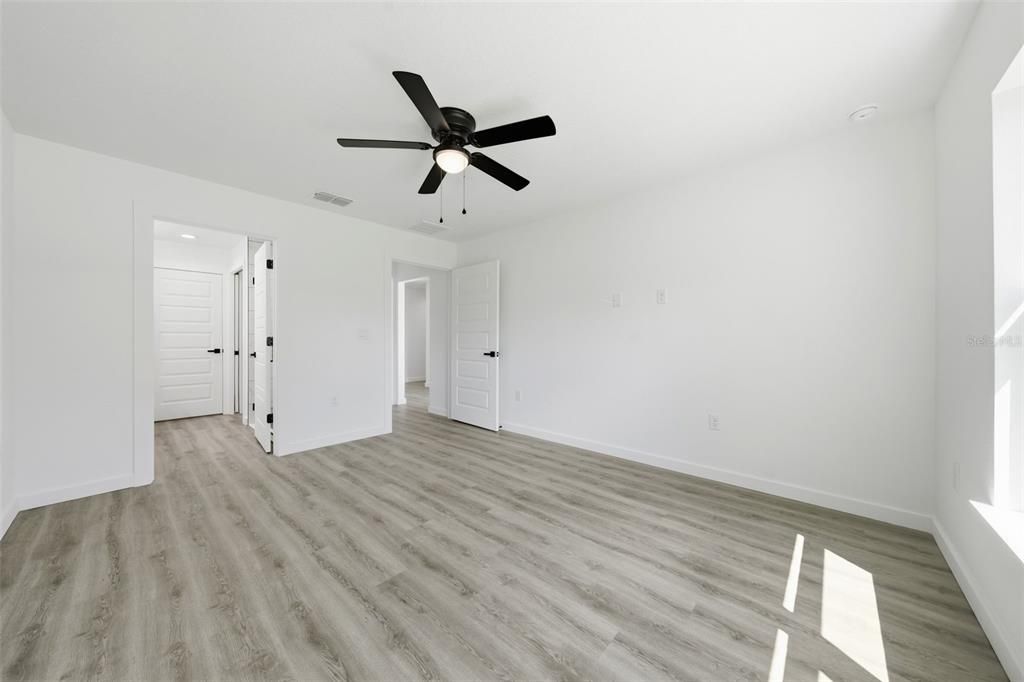For Sale: $369,900 (3 beds, 3 baths, 1907 Square Feet)