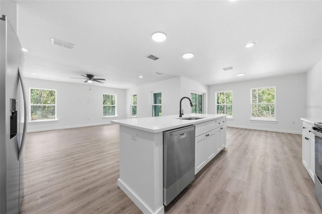 For Sale: $369,900 (3 beds, 3 baths, 1907 Square Feet)