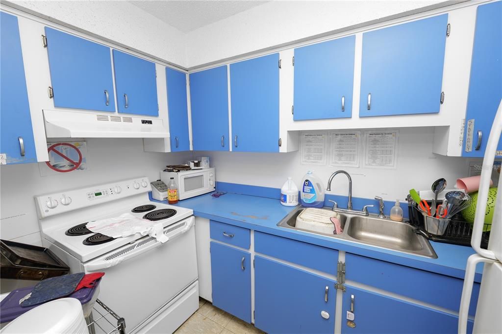 For Sale: $410,000 (3 beds, 2 baths, 2751 Square Feet)