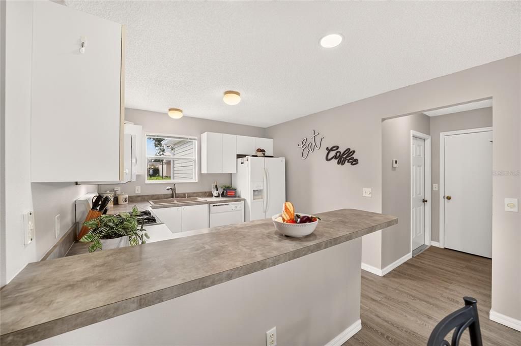 For Sale: $265,000 (2 beds, 2 baths, 1125 Square Feet)