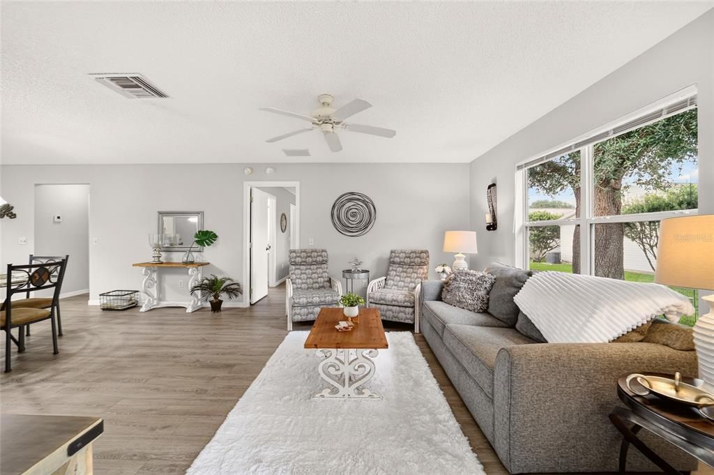 For Sale: $265,000 (2 beds, 2 baths, 1125 Square Feet)