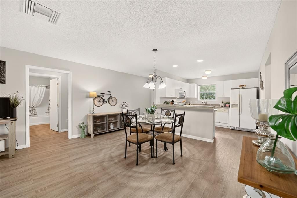 For Sale: $265,000 (2 beds, 2 baths, 1125 Square Feet)