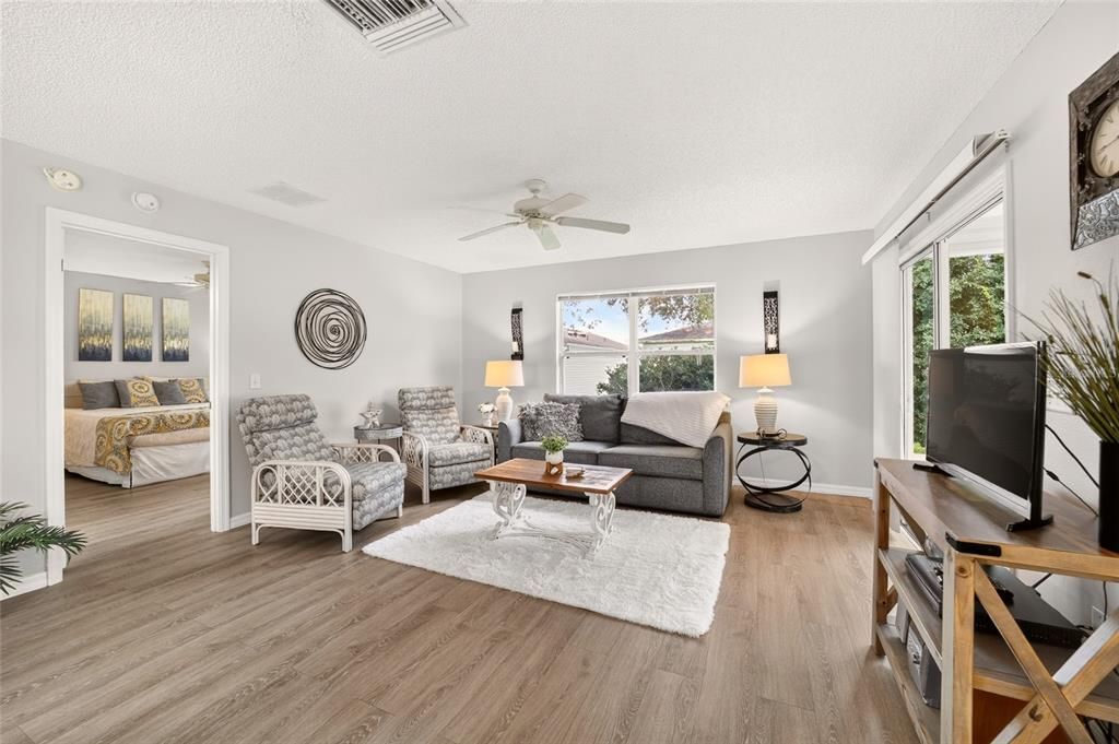 For Sale: $265,000 (2 beds, 2 baths, 1125 Square Feet)
